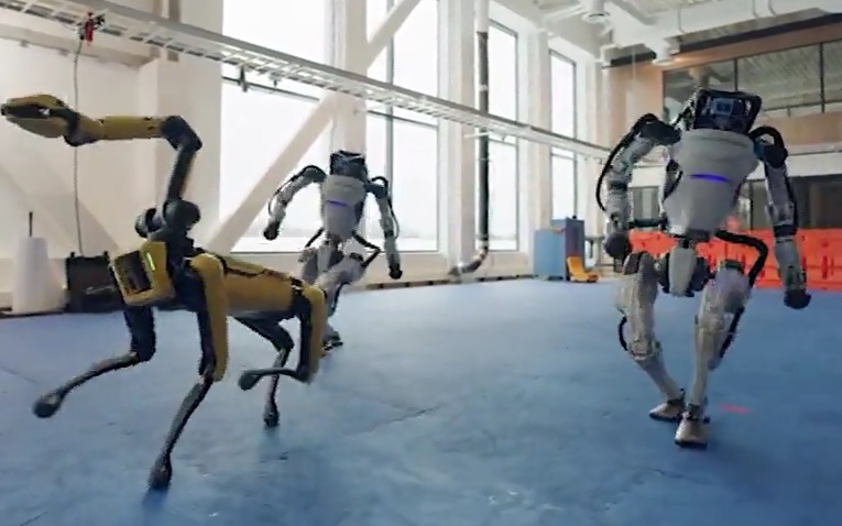 Video: Ngỡ ngàng trước màn khiêu vũ siêu đẳng của các robot chào mừng năm mới 2021